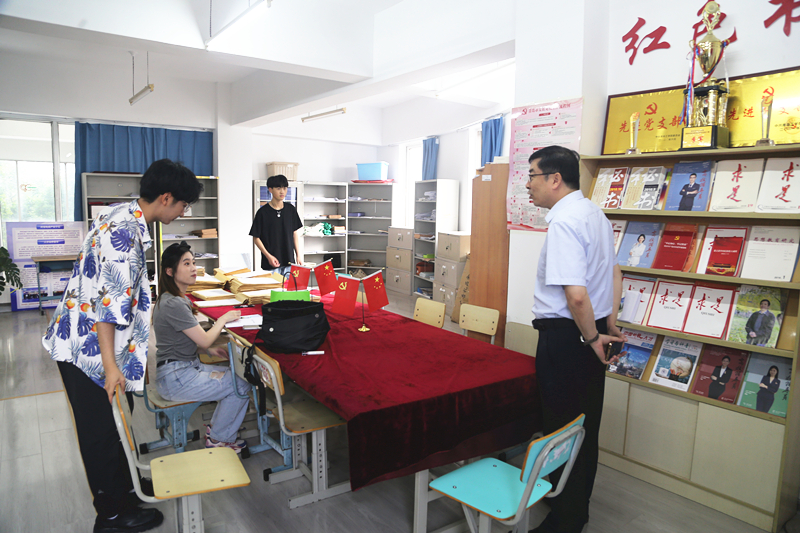 【主题教育】党委书记周有波深入二级学院开展主题教育调研 【主题教育】党委书记周有波深入二级学院开展主题教育调研