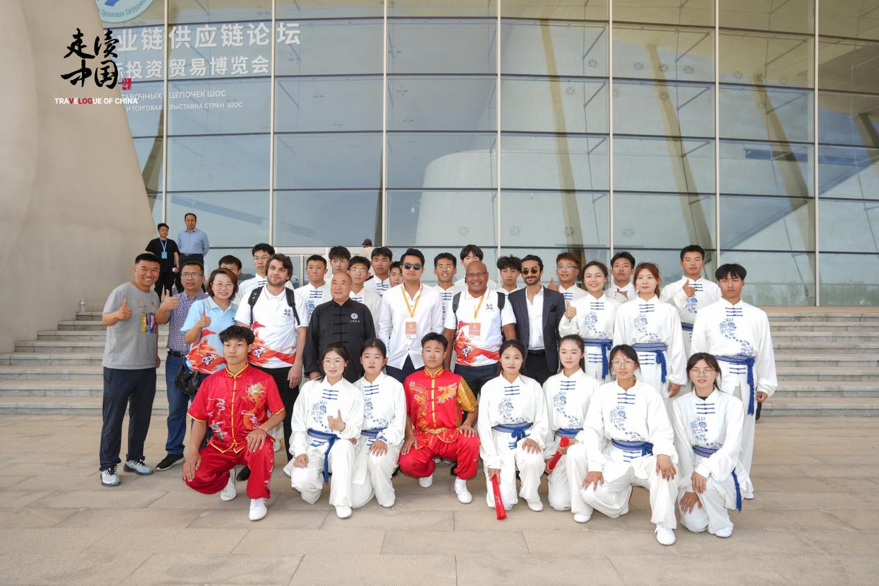 “走读中国”外国媒体青岛行活动启动仪式——我校社体学子出演三铺龙拳节目 “走读中国”外国媒体青岛行活动启动仪式——我校社体学子出演三铺龙拳节目