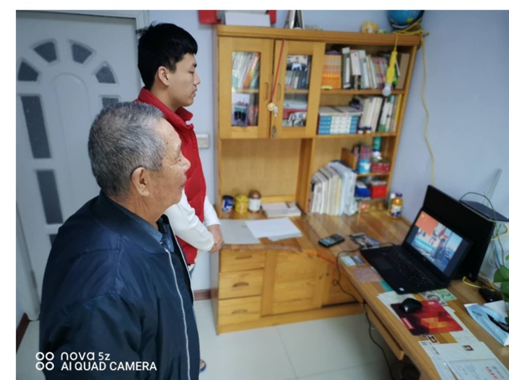 开云电竞网站1.2万师生把“升国旗”做为在线“开学第一课” 开云电竞网站1.2万师生把“升国旗”做为在线“开学第一课”