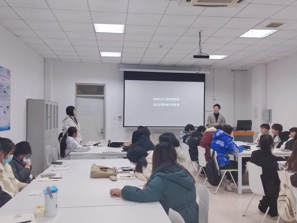 先行一步,智创未来 企业导师走进经济管理学院课堂之《职业生涯规划》 先行一步,智创未来 企业导师走进经济管理学院课堂之《职业生涯规划》