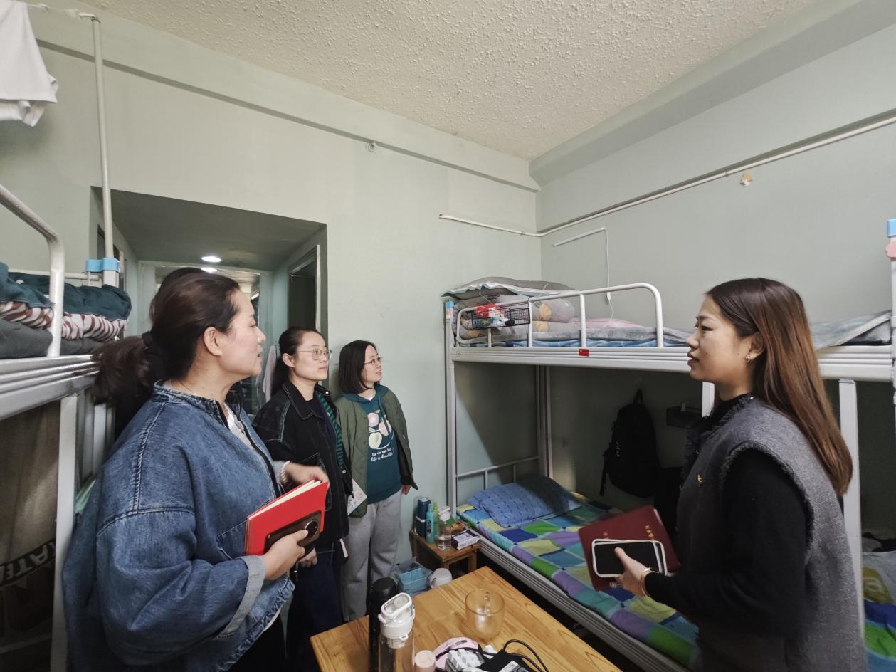 走进宿舍问需求 暖心帮扶显温情 ——信息工程学院各支部书记深入走访学生党员宿舍 走进宿舍问需求 暖心帮扶显温情 ——信息工程学院各支部书记深入走访学生党员宿舍