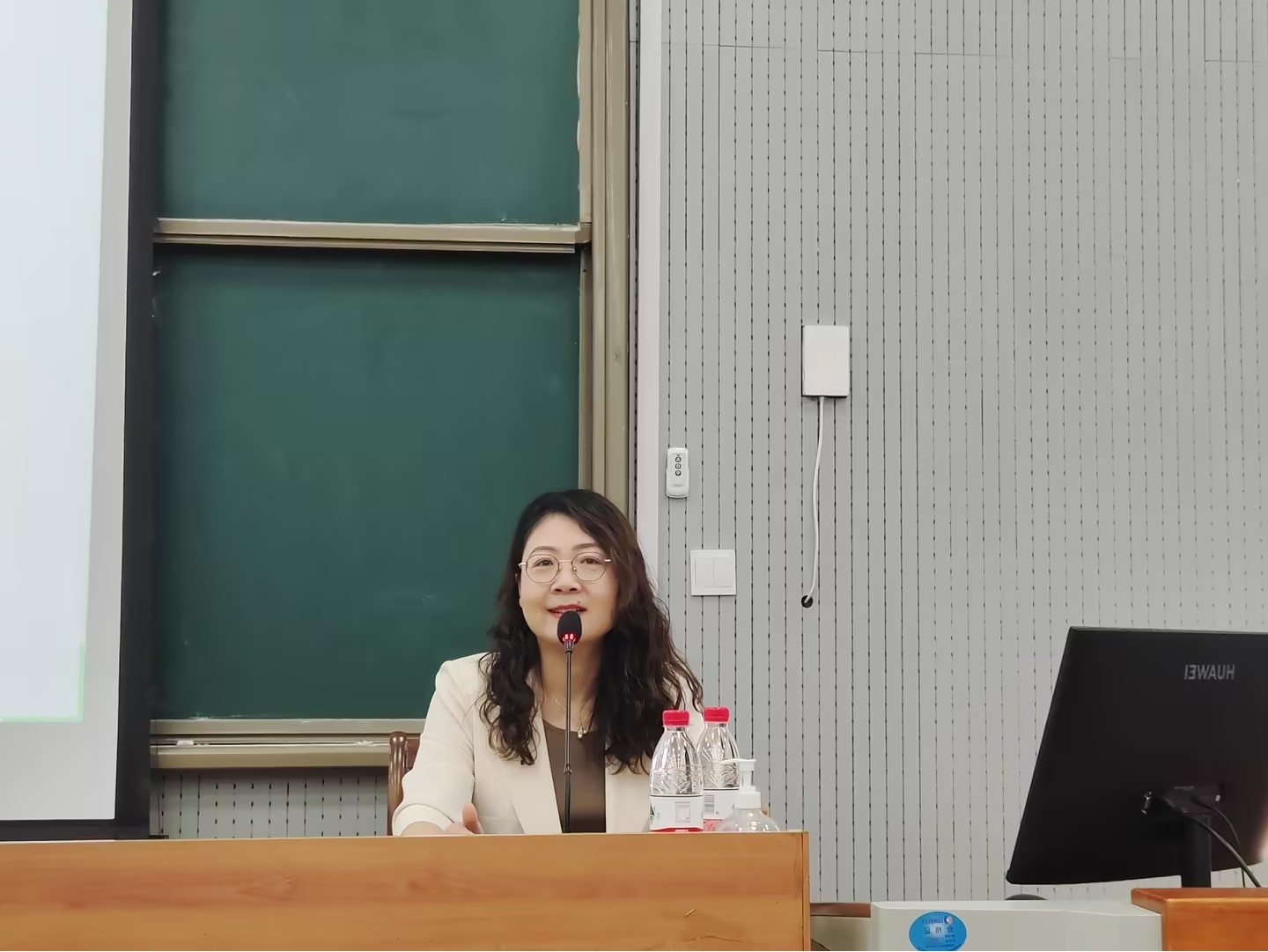 专家教授讲座系列-名师指路,事半功倍开云电竞网站2023-2024学年第一学期全体教职工讲座 专家教授讲座系列-名师指路,事半功倍开云电竞网站2023-2024学年第一学期全体教职工讲座