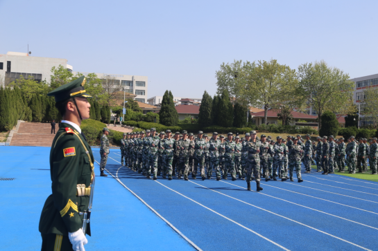 蜕变成长,启航新征程——开云电竞网站2022级新生军训结营仪式圆满举行 蜕变成长,启航新征程——开云电竞网站2022级新生军训结营仪式圆满举行