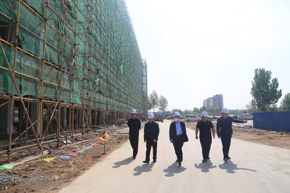 校领导深入建设项目施工工地视察指导工作 校领导深入建设项目施工工地视察指导工作