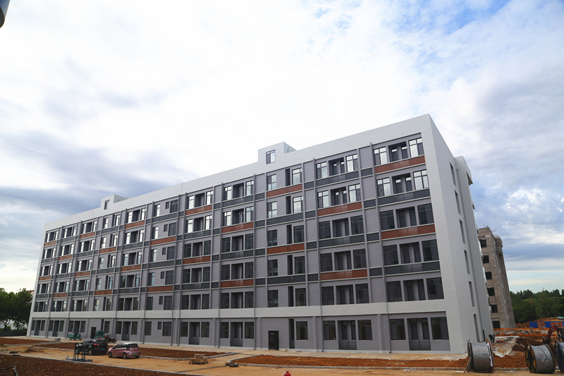 校领导带队深入新建楼宇项目施工现场检查调研 校领导带队深入新建楼宇项目施工现场检查调研