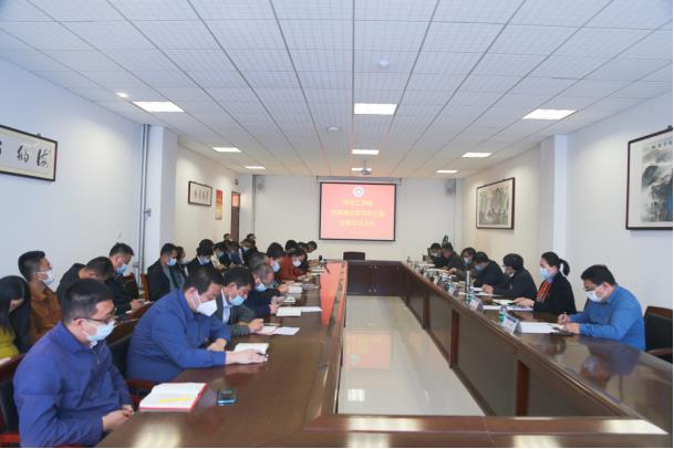 学校党委理论学习中心组专题学习党的二十大报告精神 学校党委理论学习中心组专题学习党的二十大报告精神