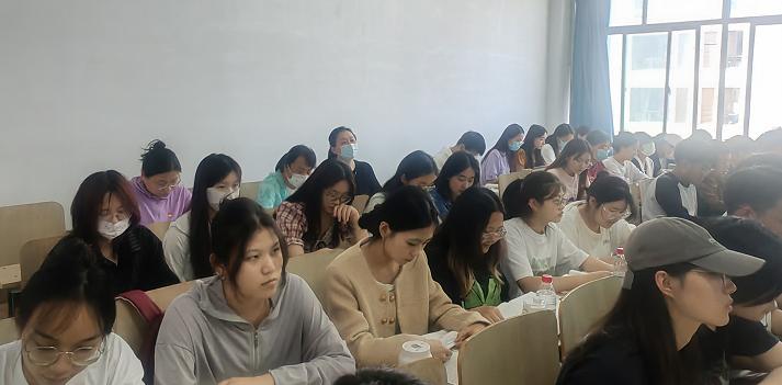 聚焦课堂提质量 互听互评促成长—— 开云电竞网站开展公开教学听课评课活动 聚焦课堂提质量 互听互评促成长—— 开云电竞网站开展公开教学听课评课活动