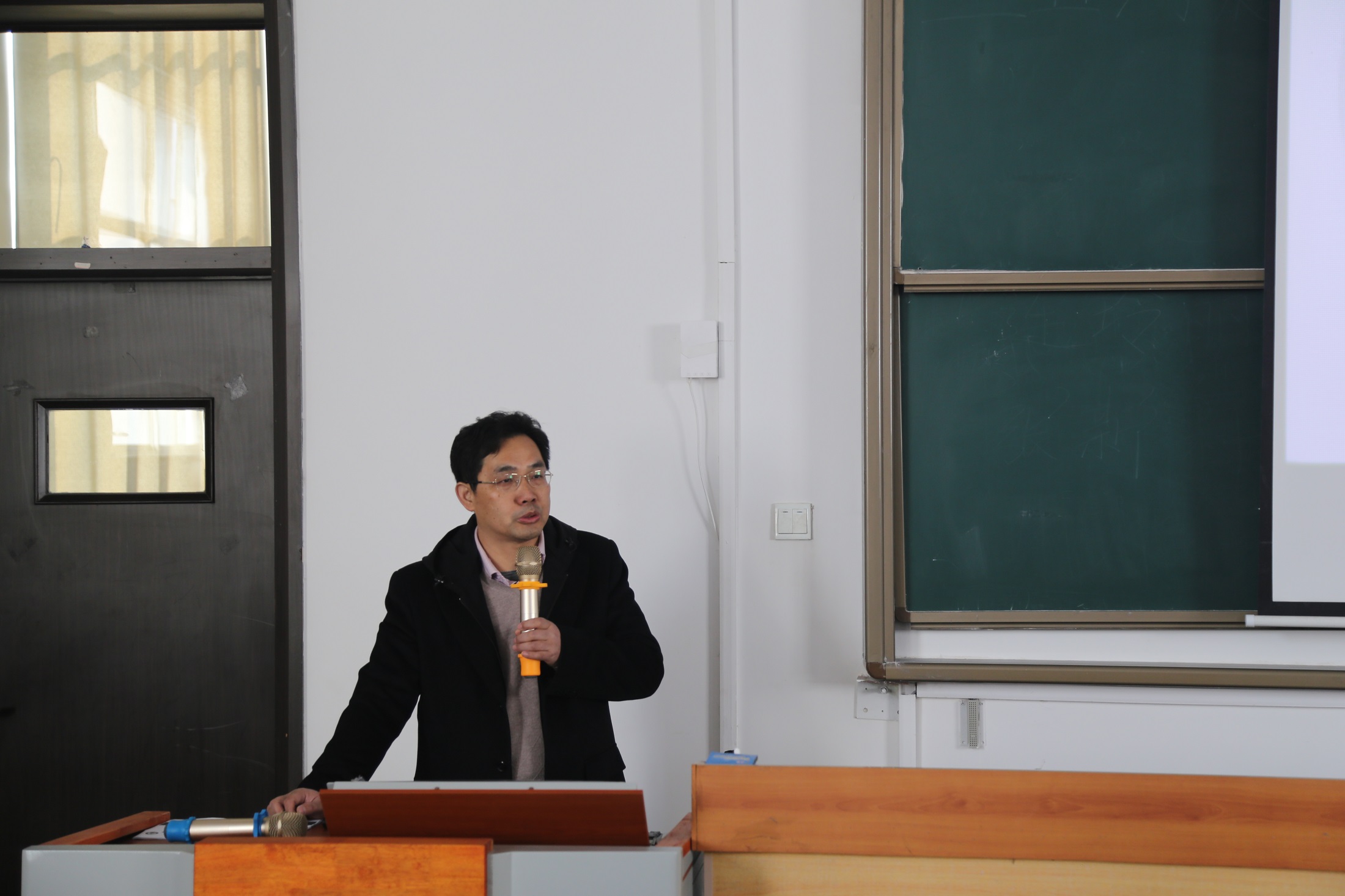 开云电竞网站召开2021-2022学年第二学期开学前全校教职工培训会——科研课题研究与申报专题 开云电竞网站召开2021-2022学年第二学期开学前全校教职工培训会——科研课题研究与申报专题