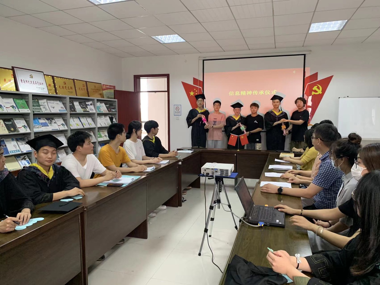 信息工程学院举行“青春不散场,扬帆再起航”2022年毕业生座谈会 信息工程学院举行“青春不散场,扬帆再起航”2022年毕业生座谈会