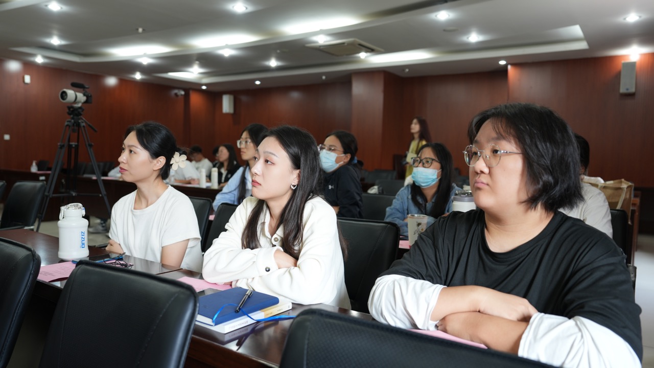 讲好新时代“大思政课”, 提升思政课教师“宣讲力” ——“中国梦·新时代·新使命”青岛市百姓宣讲团暨“学习强国”名师团走进开云电竞网站 讲好新时代“大思政课”, 提升思政课教师“宣讲力” ——“中国梦·新时代·新使命”青岛市百姓宣讲团暨“学习强国”名师团走进开云电竞网站