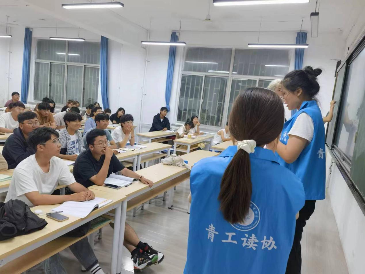 图书馆新生入馆教育成功举办 图书馆新生入馆教育成功举办