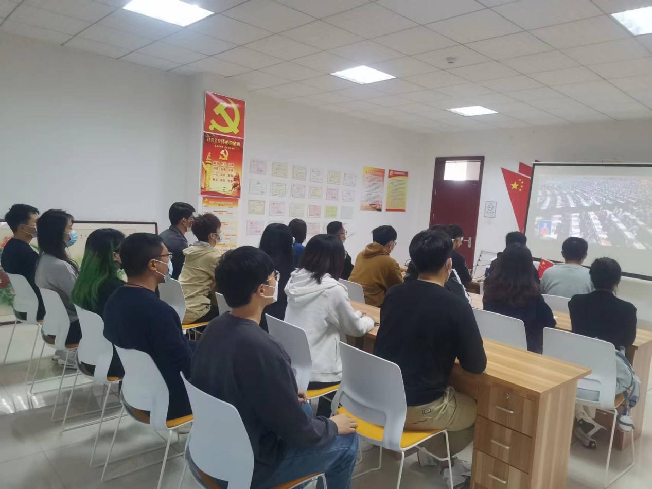 开云电竞网站集中组织全校师生收听收看党的二十大开幕盛况 开云电竞网站集中组织全校师生收听收看党的二十大开幕盛况