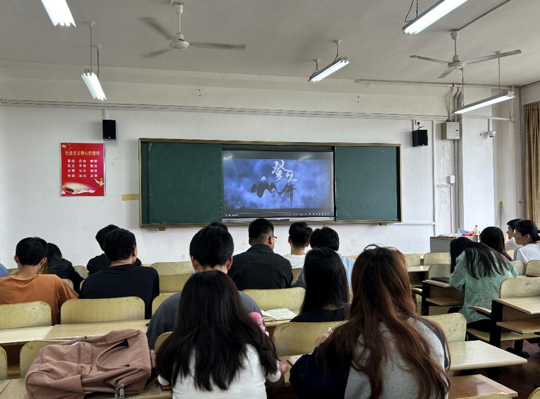 青春向党喜迎国庆节 时代新人共抒家园情 青春向党喜迎国庆节 时代新人共抒家园情