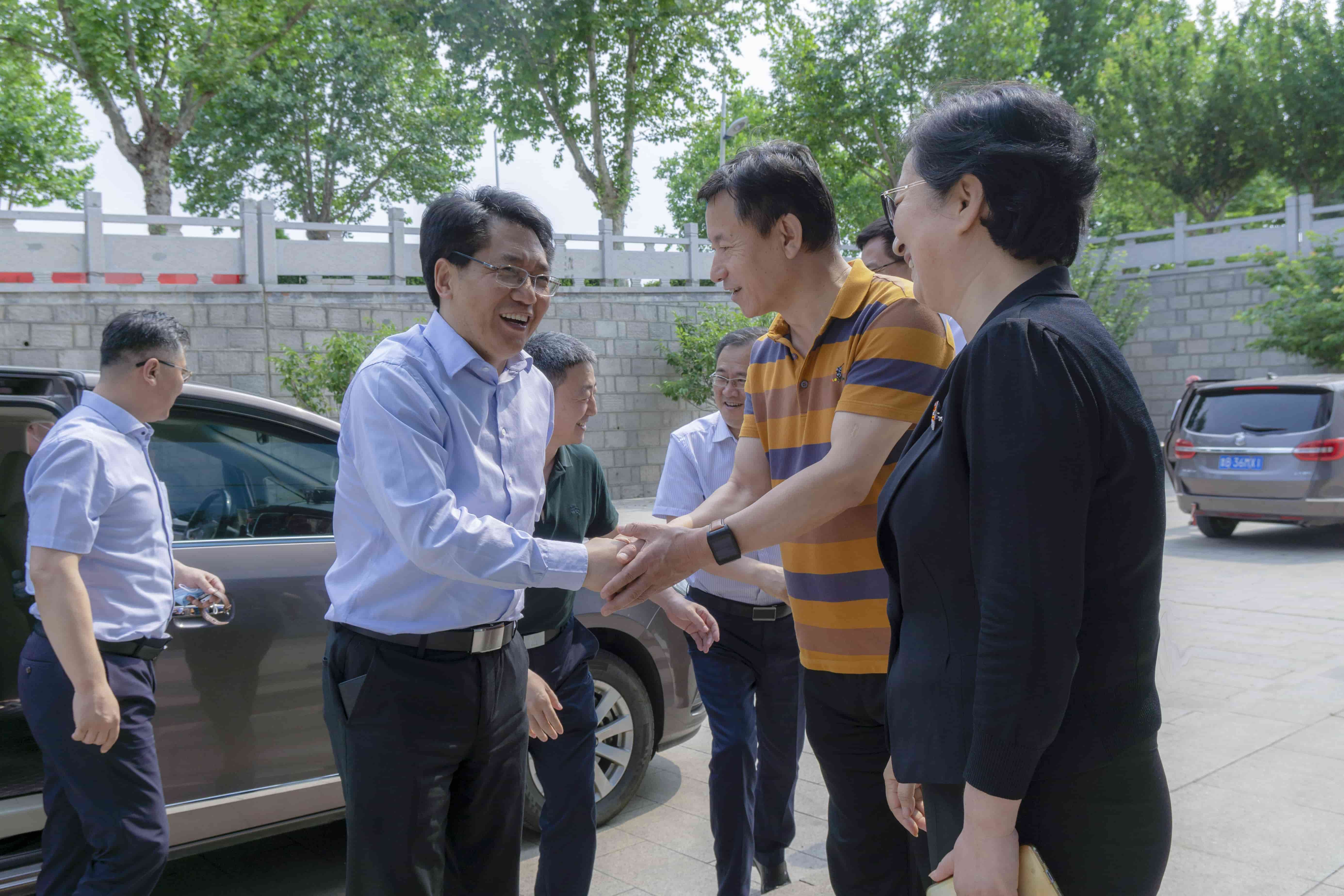 山东省教育厅邓云锋厅长一行莅临开云电竞网站开展调研座谈会 山东省教育厅邓云锋厅长一行莅临开云电竞网站开展调研座谈会