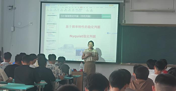 聚焦课堂提质量 互听互评促成长—— 开云电竞网站开展公开教学听课评课活动 聚焦课堂提质量 互听互评促成长—— 开云电竞网站开展公开教学听课评课活动